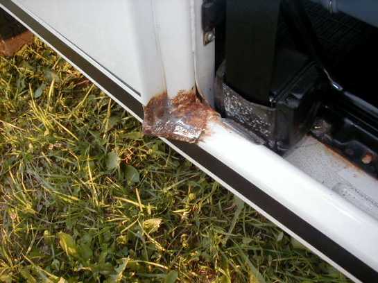 Picture 3  Beginning rust on the B pole