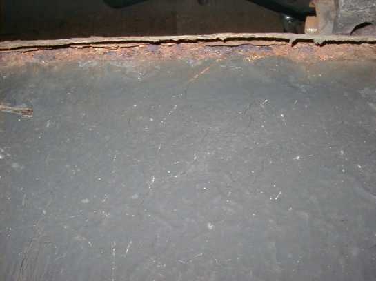 Picture 7 Rust under the side folds