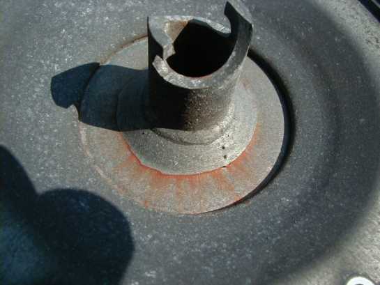 Picture 1 Fan pulley with crack